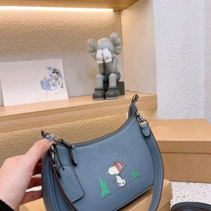 Snoopy Series Ladys Underarm Bag Shoulder Bag Crossbody Bag Handbag 24X13Cm Cartoon Kawaii Anime Plush for Girl Birthday Gift