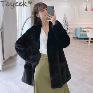 Tcyeek 2023 Winter High-end Real Fur Coat Female Natural Mink Fur Coats Elegant Warm Fur Jacket Fashion Women Clothing V-neck