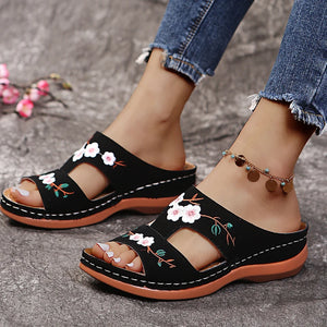 Women Slippers Embroider Flowers Leather Woman Sandals 2023 Outdoor Light Casual Wedges Slippers Slip on Summer Shoes for Women