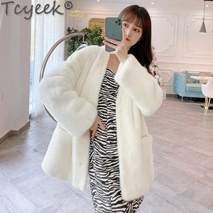 Tcyeek 2023 Winter High-end Real Fur Coat Female Natural Mink Fur Coats Elegant Warm Fur Jacket Fashion Women Clothing V-neck