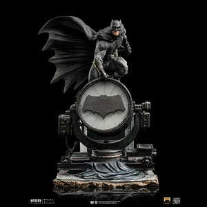 Original Iron Studios Zack Snyder'S Justice League Anime Figure Batman Action Figure Pvc Model Desktop Decoration Kids Toy Gifts