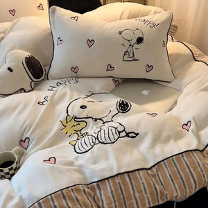 Snoopy sweet and cute cartoon pattern reactive printing thickened warm milk velvet bed sheet and quilt cover four-piece set